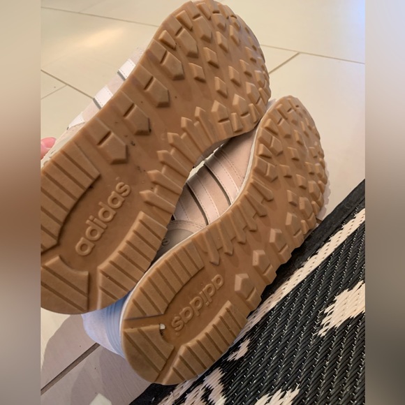 Men’s Adidas tennis shoes - Picture 5 of 6